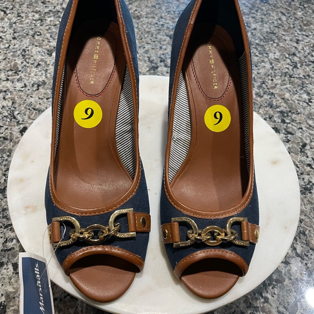 Stylish Blue and Brown Peep-Toe Heels